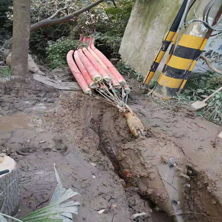 向阳拖拉管